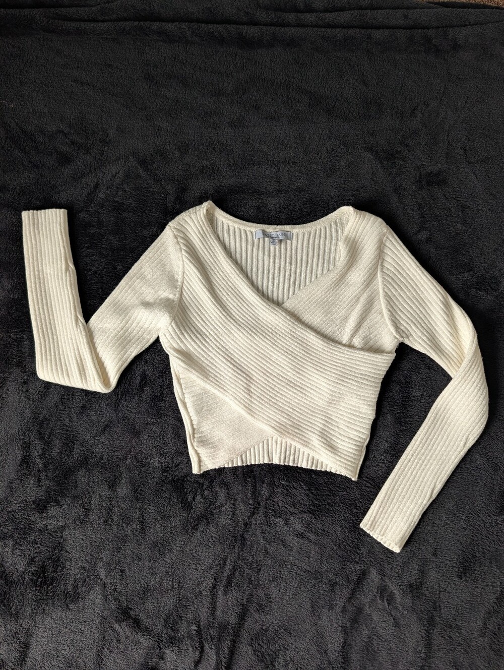 ***💲BOGO💲***Ribbed Cream Sweater